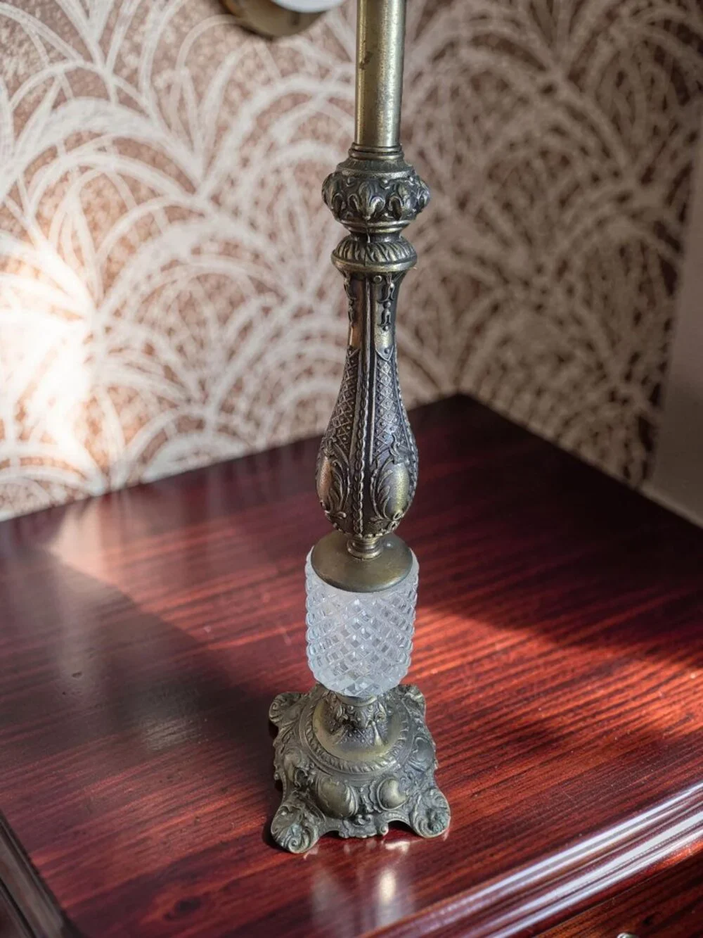 Vintage Cambridge Brass/Glass Scrollwork Base Banquet Table Lamp.